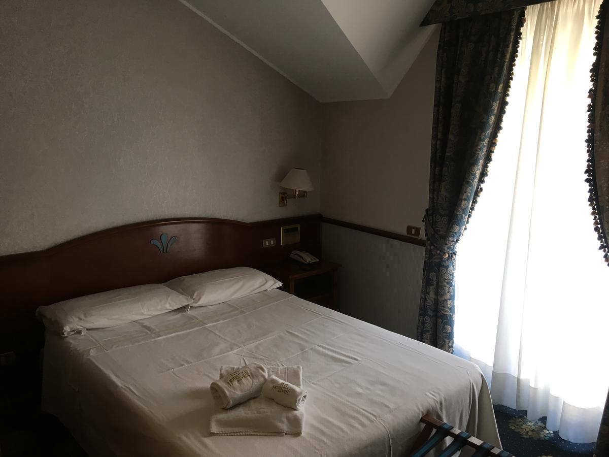 Small Double Room,670064271:JPEG